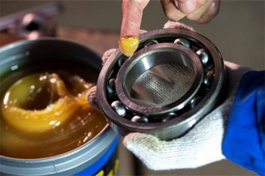 Add lubricating oil to butterfly valve