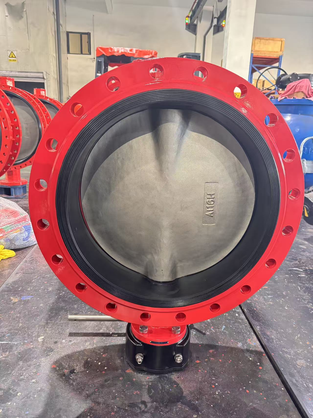 Double flanged butterfly valve