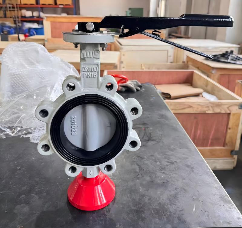 Threaded butterfly valve